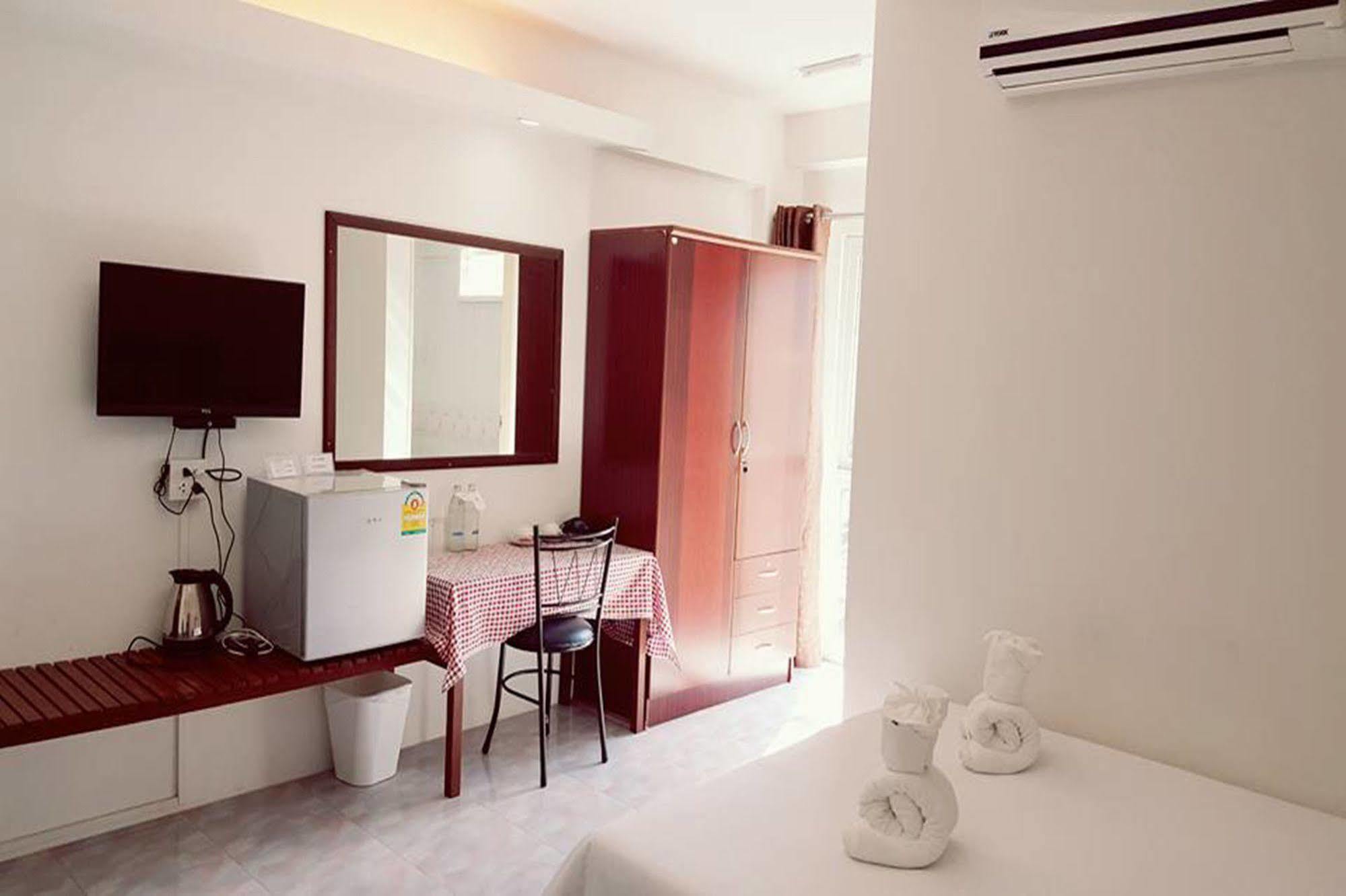 Hotel De Ratt Phuket Exterior photo